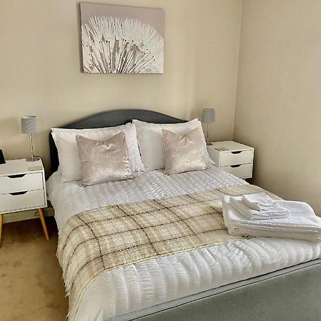 Lovely 2 Bedroom, 2 Bathroom House With Parking. Плимът Екстериор снимка