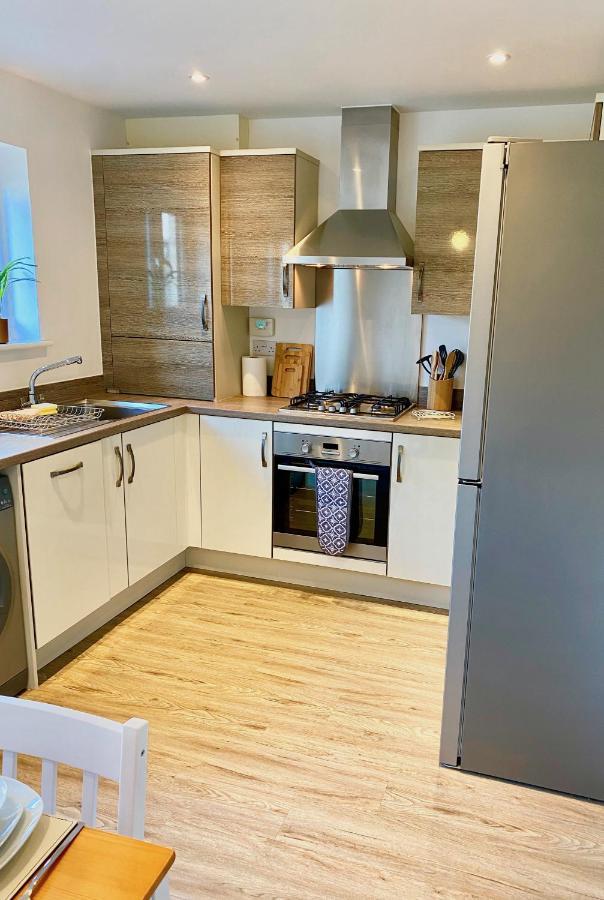 Lovely 2 Bedroom, 2 Bathroom House With Parking. Плимът Екстериор снимка