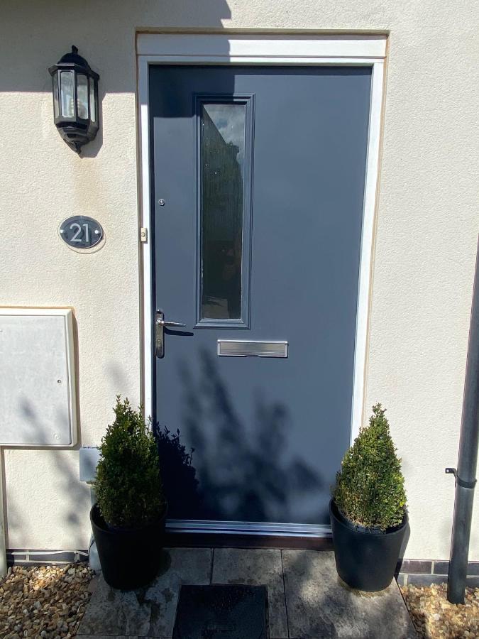 Lovely 2 Bedroom, 2 Bathroom House With Parking. Плимът Екстериор снимка