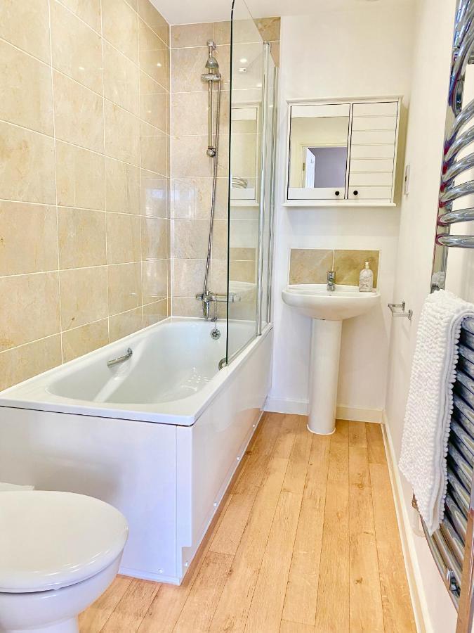 Lovely 2 Bedroom, 2 Bathroom House With Parking. Плимът Екстериор снимка