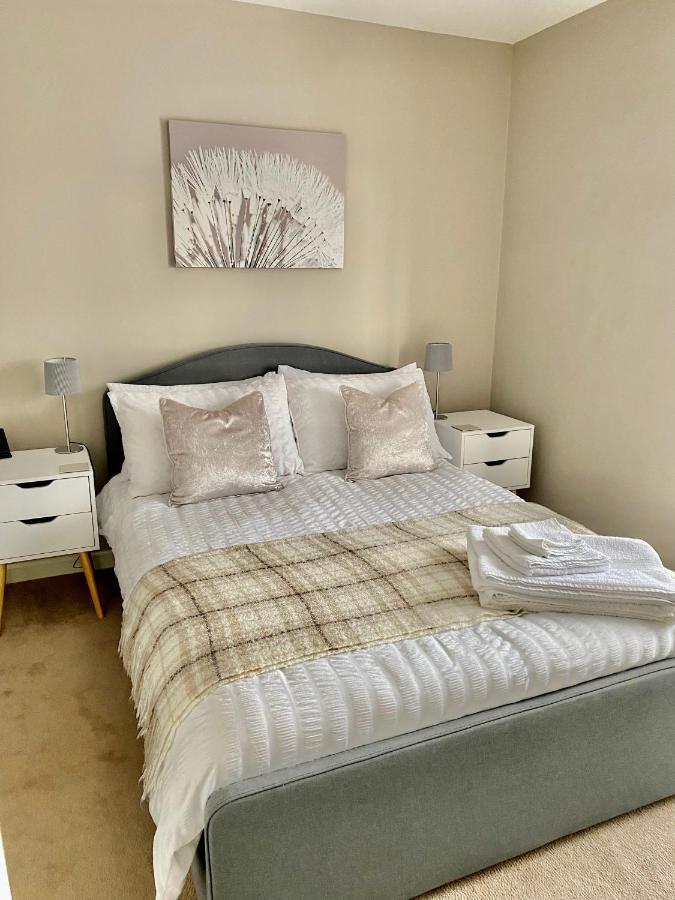 Lovely 2 Bedroom, 2 Bathroom House With Parking. Плимът Екстериор снимка