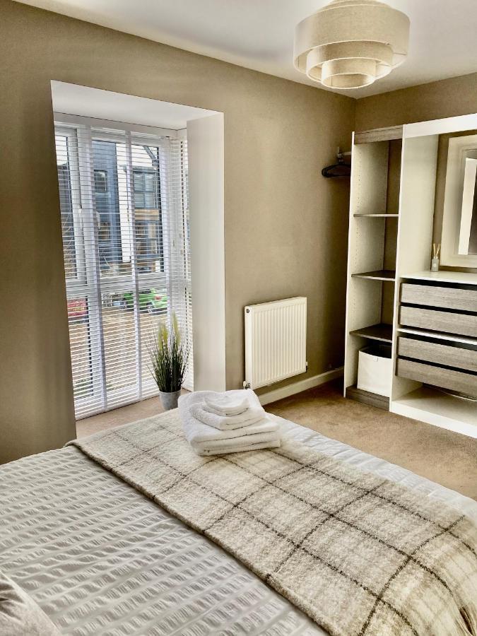 Lovely 2 Bedroom, 2 Bathroom House With Parking. Плимът Екстериор снимка