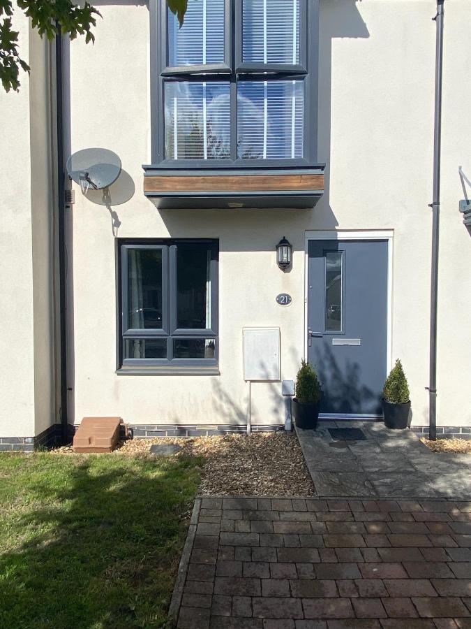 Lovely 2 Bedroom, 2 Bathroom House With Parking. Плимът Екстериор снимка